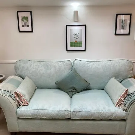 Hollyhocks Holiday Home- 2 Bedroomed Ground Floor Apartment Sleeps 5 Ivybridge Exterior photo