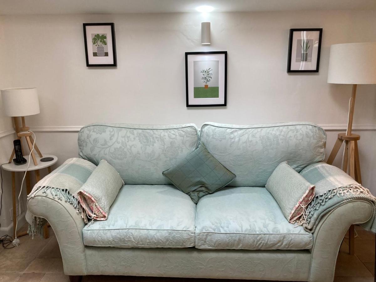 Hollyhocks Home- 2 Bedroomed Ground Floor Sleeps 5 Appartement