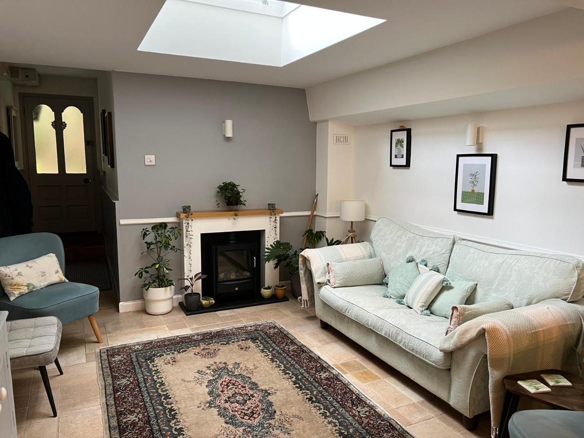Hollyhocks Home- 2 Bedroomed Ground Floor Sleeps 5 * Ivybridge