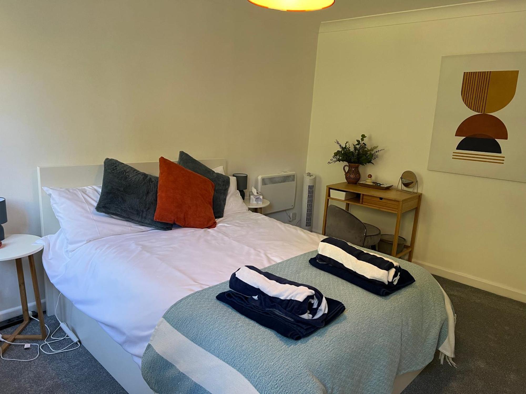 Hollyhocks Home- 2 Bedroomed Ground Floor Sleeps 5 * Ivybridge
